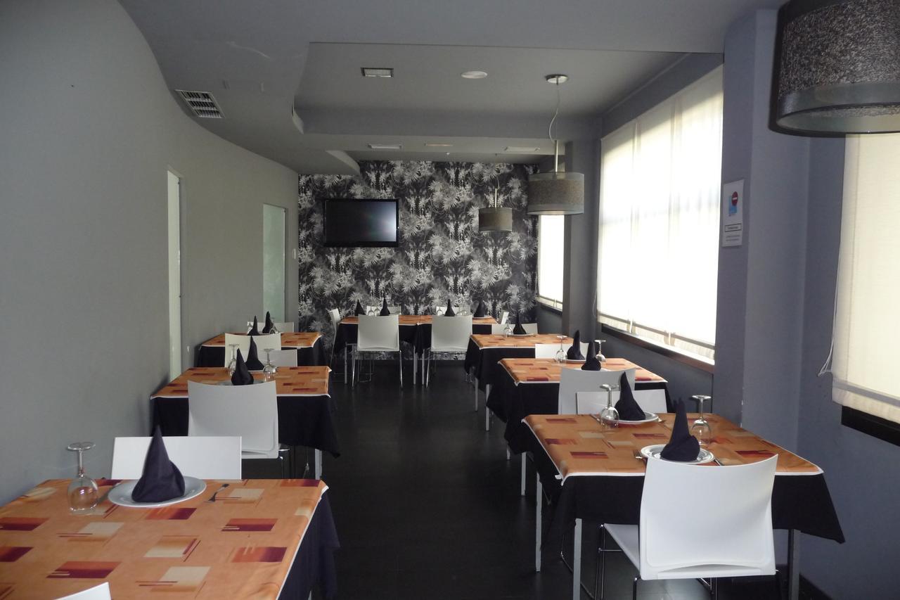 Pension Restaurante "O Retiro " Arzúa Exterior foto